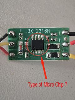 Leiterplatte mit integriertem Mikrochip