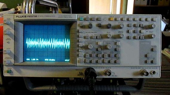 Fluke PM3370B Oszilloskop mit Wellenform