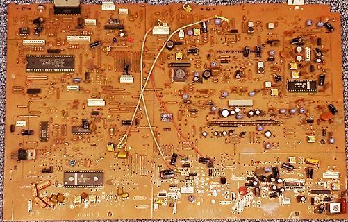 Geätzte Leiterplatte mit elektronischen Bauteilen