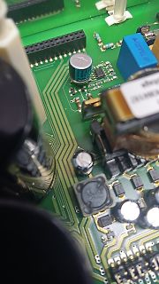 Nahaufnahme einer Leiterplatte mit elektronischen Bauteilen