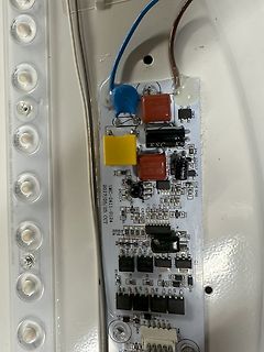 Leiterplatte einer LED-Leuchte mit Bauteilen