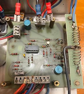 Bestückte Leiterplatte mit elektronischen Bauteilen