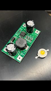 Bestückte Leiterplatte mit LED und Bauteilen