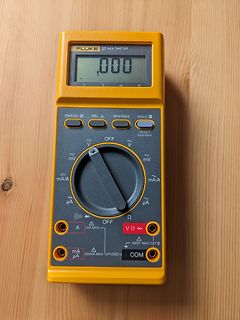 Gelbes Fluke 27 Multimeter