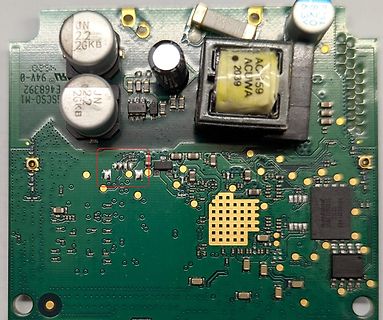 Nahaufnahme einer Leiterplatte mit elektronischen Bauteilen