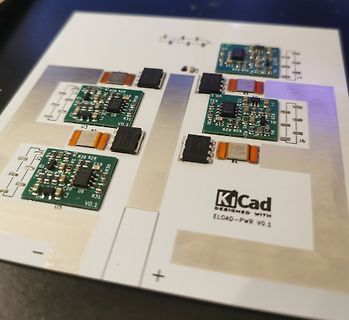 Foto eines KiCad Leiterplatten-Layouts auf einem Bildschirm