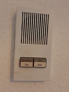 Sprechanlage an der Wand