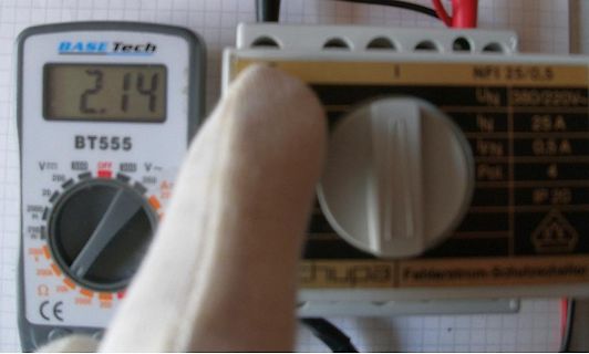 Multimeter und FI-Schutzschalter Messaufbau