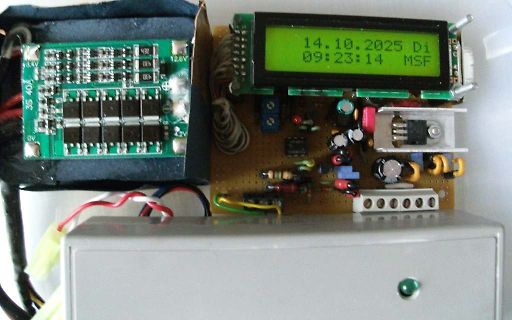 Elektronikprojekt mit LCD-Display und Leiterplatten