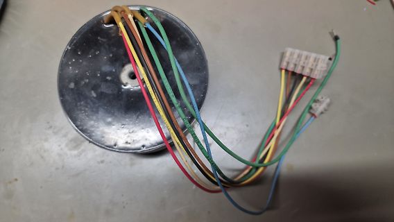 Verdrahtung eines Elektromotors mit Steckverbindern