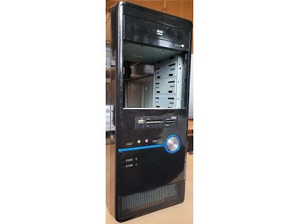 PC-Gehäuse mit offenem Laufwerksschacht