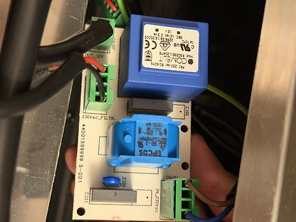 Leiterplatte mit Transformator und Bauteilen