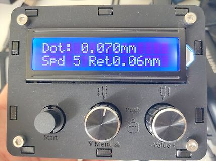 Elektronikgerät mit LCD-Display und Drehreglern