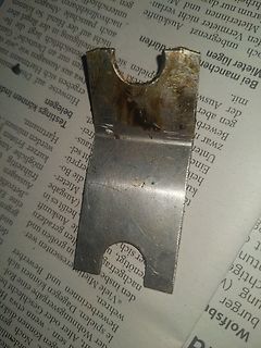 Metallclip auf Zeitung