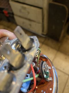 Nahaufnahme einer Leiterplatte mit Bauteilen