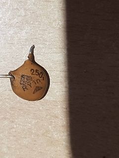 Keramik-Kondensator mit Beschriftung