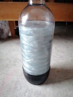 Glasflasche mit Flüssigkeit