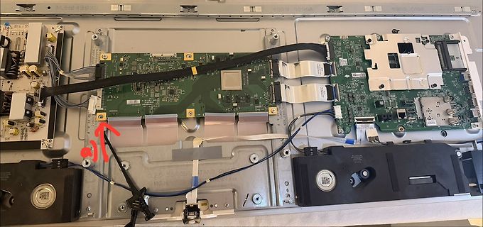 Innenansicht einer Elektronikplatine eines Fernsehers