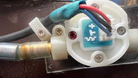 Elektrische Anschlüsse und Kabelverbindung