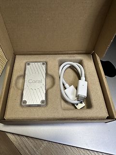 Google Coral USB Accelerator in Karton