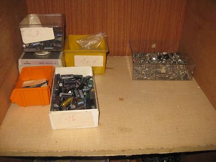 Sortimentsboxen mit elektronischen Bauteilen
