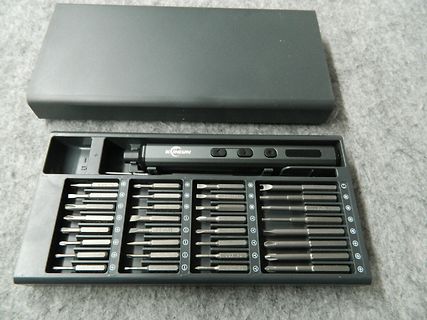 Werkzeugset mit Bits und Schraubendreher