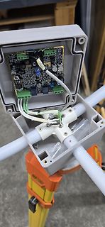 Elektronikmodul in Kunststoffgehäuse mit Verkabelung
