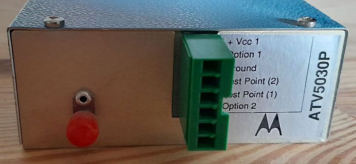 Elektronikmodul mit Anschlussklemmen und Typenbezeichnung