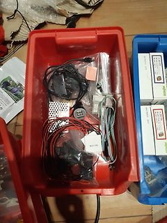 Elektronikkomponenten in Kunststoffboxen