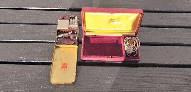 Offene Philips Elektronikbox mit Bauteilen