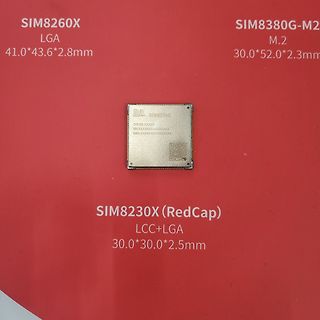 SIM8230G Modul auf rotem Hintergrund mit Spezifikationen