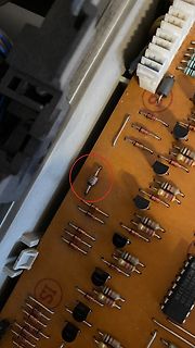 Nahaufnahme einer Leiterplatte mit Bauteilen
