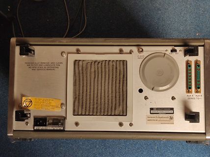 Rückseite eines Hewlett-Packard Messgeräts