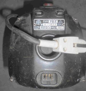 Elektromotor mit Typenschild und Netzkabel