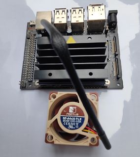 Ein Single Board Computer mit Kühlkörper und Noctua Lüfter