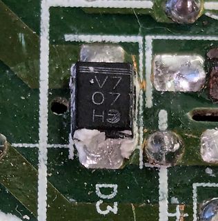 Makroaufnahme eines SMD-Bauteils auf Leiterplatte