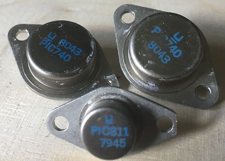 Drei Leistungstransistoren im TO-3 Gehäuse