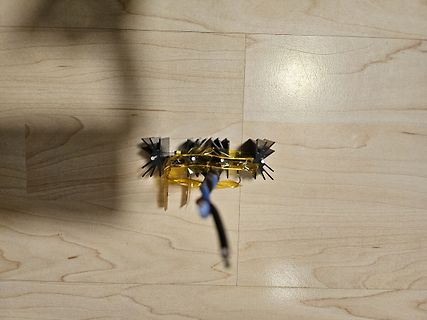 Unbekanntes Bauteil oder Konstruktion auf Holzboden