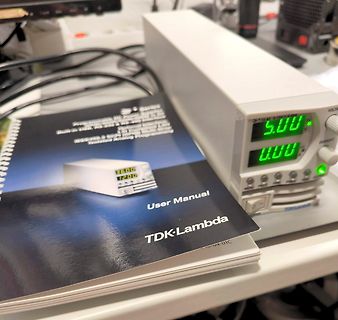 Labornetzteil und Benutzerhandbuch von TDK-Lambda