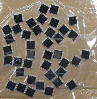 Viele integrierte Schaltkreise in einer Plastikverpackung