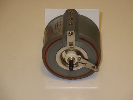 Potentiometer oder Drehregler auf Montageplatte