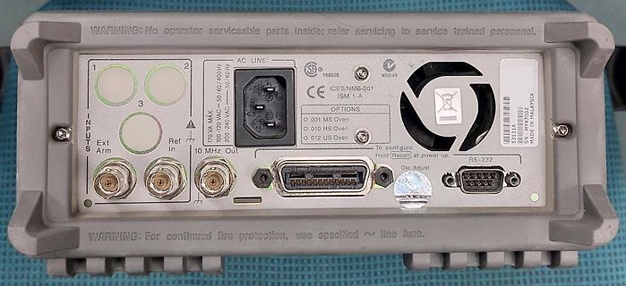 Rückseite eines elektronischen Messgeräts