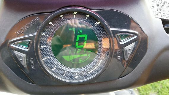 Digitales Display eines Motorrad-Tachos