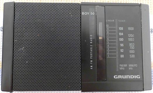 Grundig Boy 50 tragbares AM-FM Radio