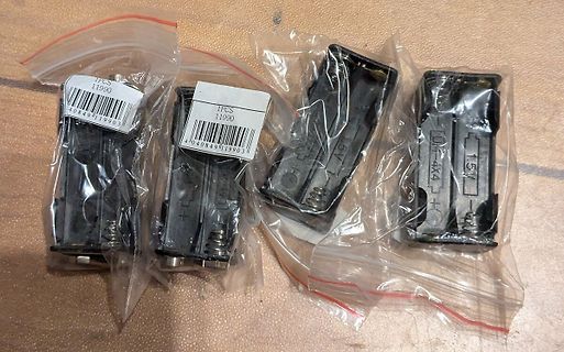 Batteriehalter in Plastikverpackung