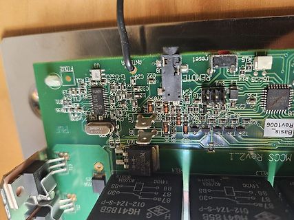 Nahaufnahme einer Leiterplatte mit elektronischen Bauteilen