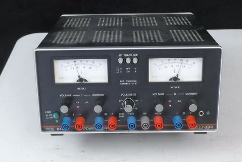 Labornetzteil mit Analoganzeigen