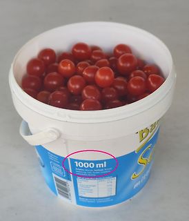 Eimer mit Tomaten