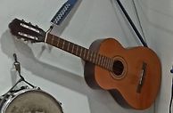Ukulele an der Wand