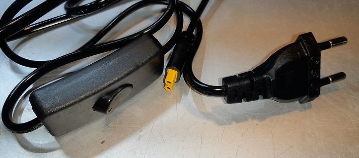 Netzkabel mit Schalter und Stecker